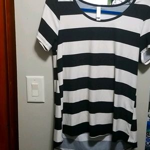 EUC Black and cream short sleeve shirt